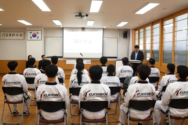 지난 4월 24일(금) 오후 2시 국기원 강의실에서 캐나다 파견을 위한 결단식이 열렸다. 사진은 결단식 모습. (사진_국기원)