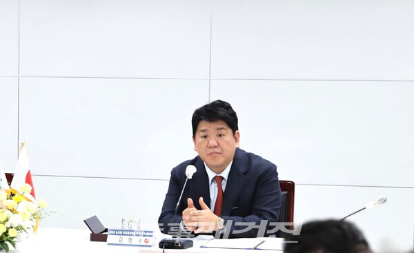 김형수 효성청과 대표가 단양군과의 업무협약식에서 발언하고 있다.(사진_시사매거진)