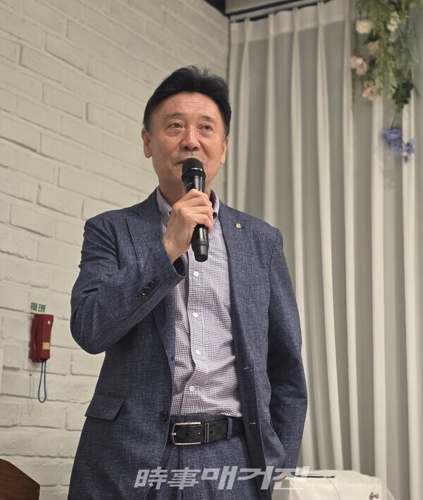 정년퇴임식에서 인사말을 하고 있다. (사진_본인 제공)