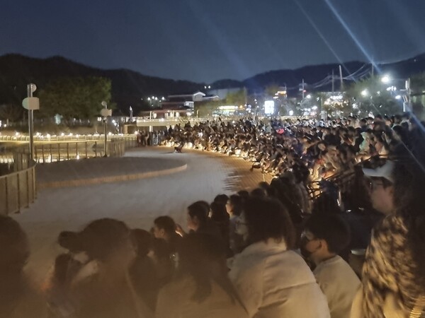 안성시 칠곡호수공원 음악분수 모습이다. (사진_안성시)
