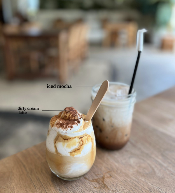 인기메뉴인 시그니처 더티 크림 라떼와 아이스모카 (사진제공_바탐관광청(Batam Tourism) /@hoodscoffee)