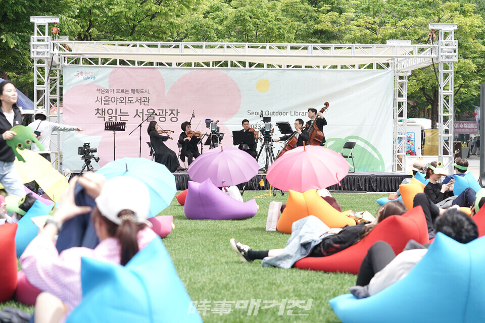찾아가는 음악회_우리동네음악회(실내악)_책읽는 서울광장(사진_서울시향)