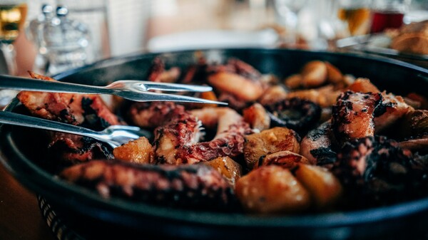 크로아티아 전통음식 페카(Peka) (사진_크로아티아관광청/CNTB)