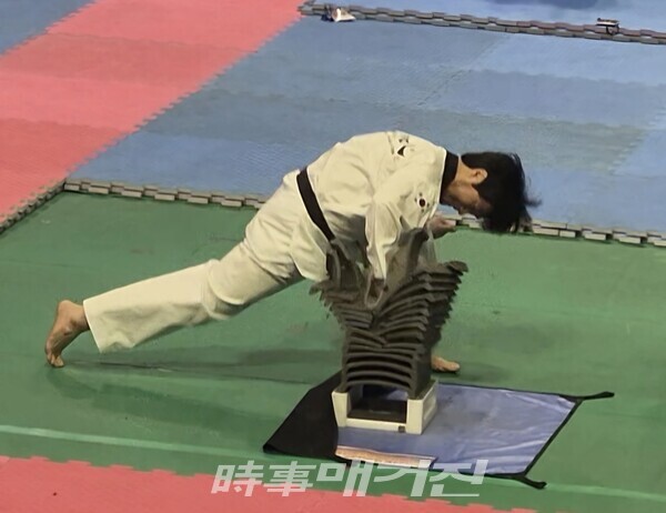 주먹 격파 경기 장면((사진_박경환 기자)