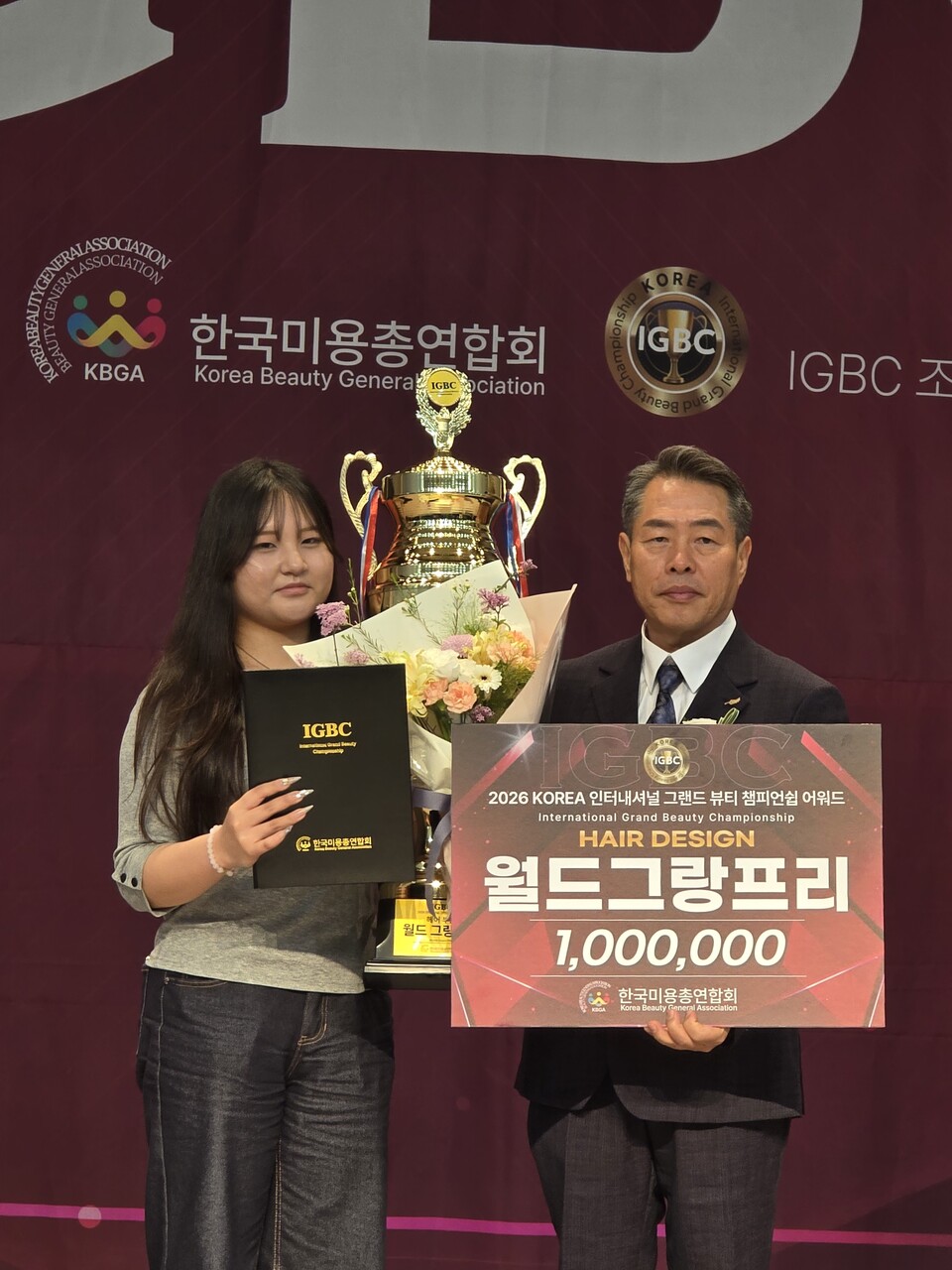김부민 수상자(왼쪽)