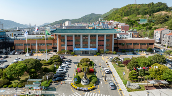 김해시청 전경. (사진_김해시)