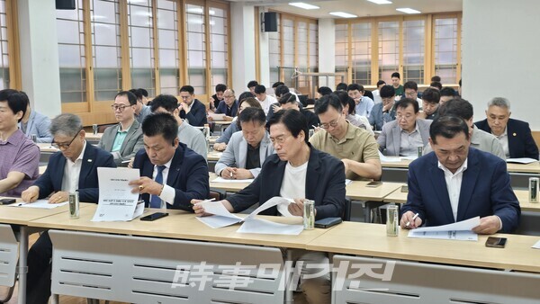 국기원 회의실 간담회에 참석한 구협회장 및 실무자들의 모습 (사진_이성만 기자)