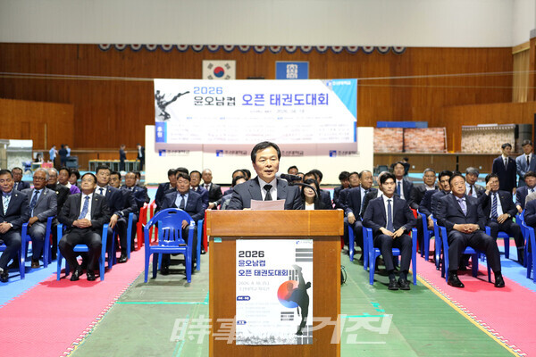 격려사를 하고 있는 양진방 대한태권도협회장 (사진_정연수 기자)