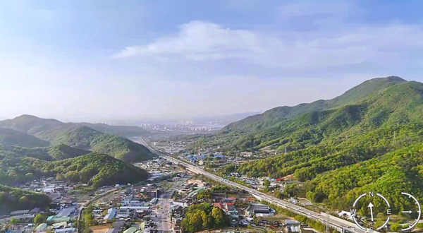 산불감시용 드론스테이션이 실시간으로 촬영한 산불감시 자료(왼쪽 객산, 오른쪽 검단산). (사진_하남시)