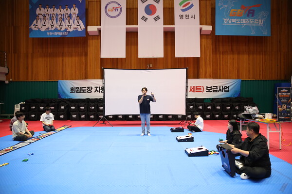 콘홀(Cornhole) 교구를 활용한 프로그램 시연 모습 (사진_경북태권도협회)