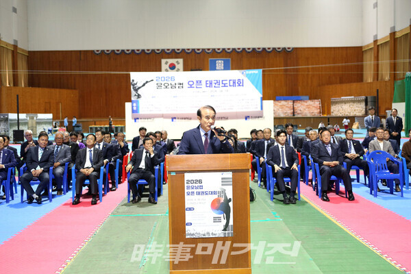 축사를 하고 있는 광주광역시태권도협회 윤웅철회장 (사진_정연수 기자)