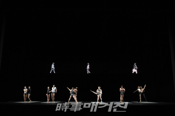 Wayne McGregor 'Infra', The Royal Ballet, Royal Opera House, London ©ROH_Bill Cooper, 2010